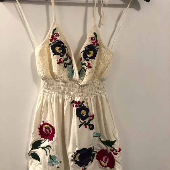 ⭐️ 2 for $30 ⭐️ Guess Embroidered Cotton Halter - Picture 2 of 5